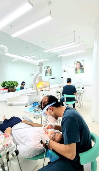 Niềng răng trong suốt Invisalign - Nha khoa Á Đông