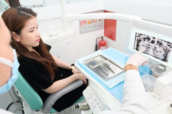 Niềng răng trong suốt Invisalign - Nha khoa Á Đông