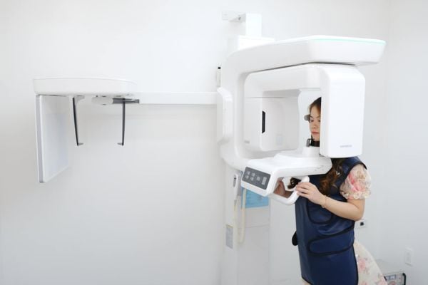 Niềng răng trong suốt Invisalign - Nha khoa Á Đông