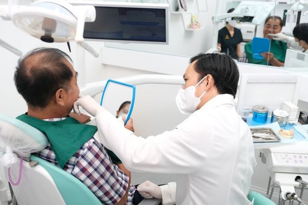 Niềng răng trong suốt Invisalign - Nha khoa Á Đông