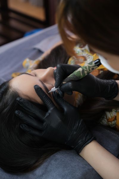 Phẩy Sợi Chân Mày – Đổi Vận Phong Thủy