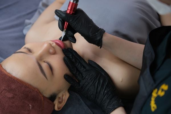 Phun Môi Thẩm Mỹ, Lên Màu Siêu Đẹp