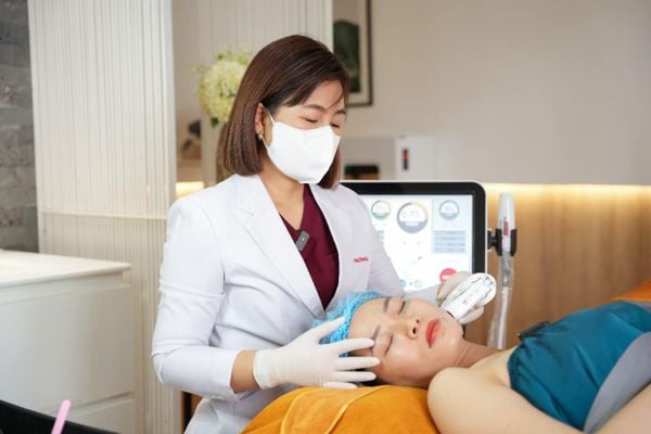 Trị mụn spa: Có nên nặn mụn và liệu trình hiệu quả ra sao?